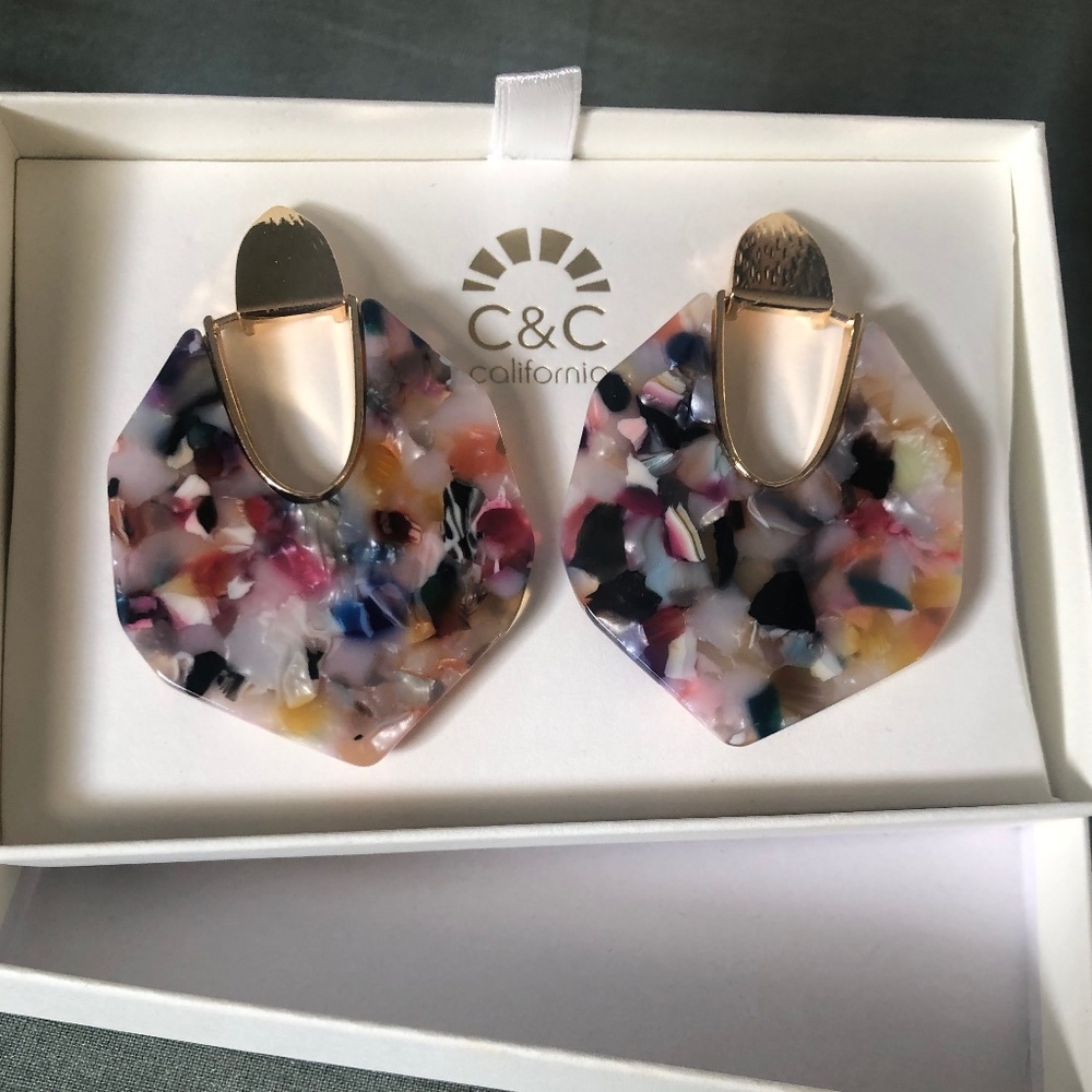 NIB C&C California Acrylic & Gold Tone Earrings